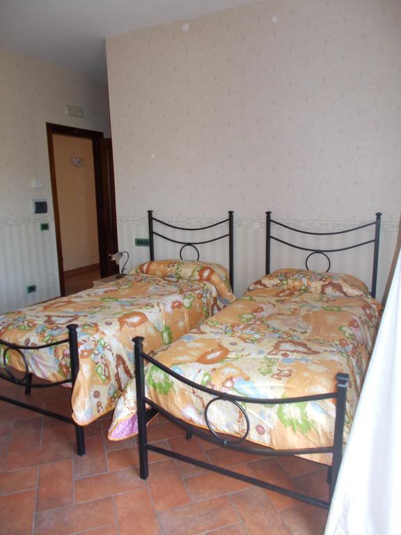 Casa Degli Ulivi Hotel Tivoli Kamer foto